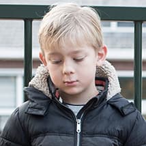 Notfallkarte im Kreditkartenformat mit App sorgt für Ihre Kinder