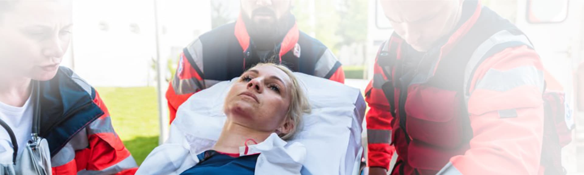 Notfallkarte im Kreditkartenformat mit App helfen im Notfall